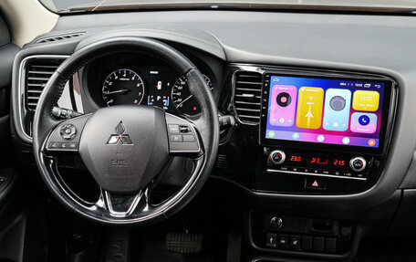 Mitsubishi Outlander III рестайлинг 3, 2021 год, 3 000 000 рублей, 9 фотография