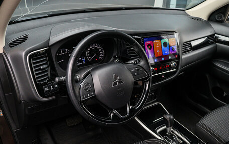 Mitsubishi Outlander III рестайлинг 3, 2021 год, 3 000 000 рублей, 10 фотография