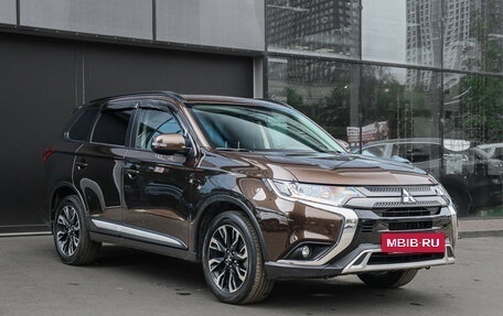 Mitsubishi Outlander III рестайлинг 3, 2021 год, 3 000 000 рублей, 3 фотография