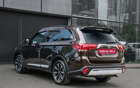Mitsubishi Outlander III рестайлинг 3, 2021 год, 3 000 000 рублей, 6 фотография