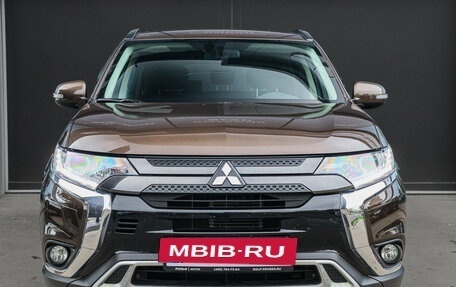 Mitsubishi Outlander III рестайлинг 3, 2021 год, 3 000 000 рублей, 2 фотография