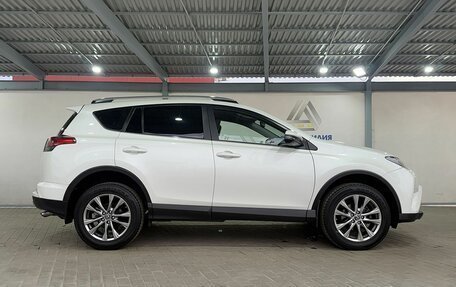 Toyota RAV4, 2018 год, 2 349 000 рублей, 6 фотография