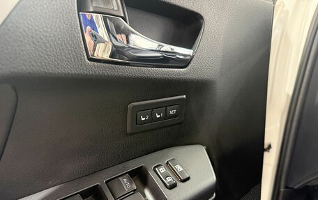 Toyota RAV4, 2018 год, 2 349 000 рублей, 17 фотография