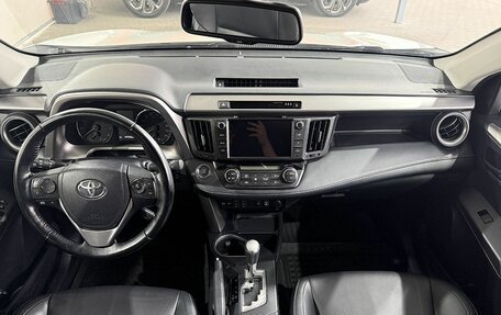 Toyota RAV4, 2018 год, 2 349 000 рублей, 10 фотография