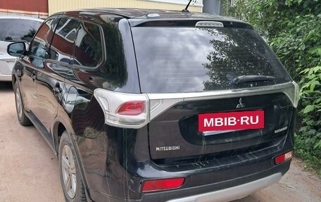 Mitsubishi Outlander III рестайлинг 3, 2014 год, 1 120 000 рублей, 3 фотография