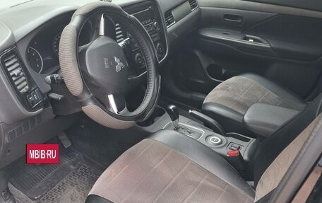 Mitsubishi Outlander III рестайлинг 3, 2014 год, 1 120 000 рублей, 8 фотография