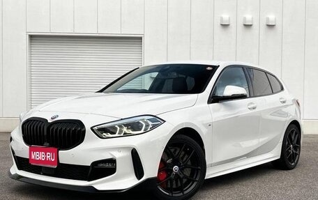 BMW 1 серия, 2022 год, 1 850 000 рублей, 1 фотография