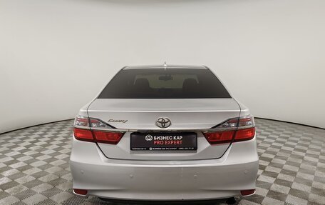 Toyota Camry, 2017 год, 1 899 000 рублей, 6 фотография