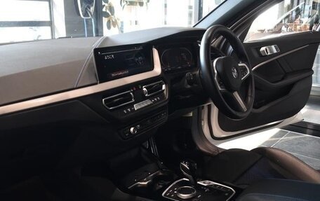 BMW 1 серия, 2022 год, 1 850 000 рублей, 31 фотография