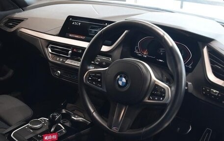 BMW 1 серия, 2022 год, 1 850 000 рублей, 32 фотография