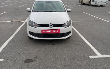 Volkswagen Polo VI (EU Market), 2011 год, 700 000 рублей, 2 фотография