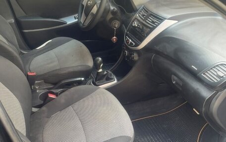 Hyundai Solaris II рестайлинг, 2011 год, 340 000 рублей, 6 фотография