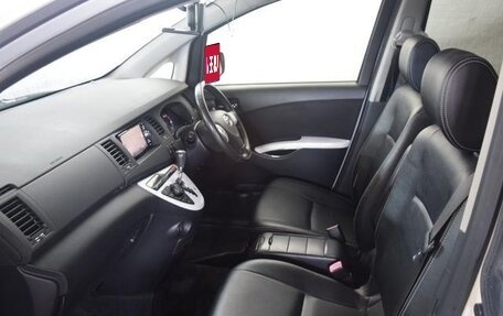 Toyota ISis I, 2017 год, 1 440 000 рублей, 11 фотография