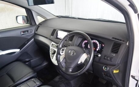 Toyota ISis I, 2017 год, 1 440 000 рублей, 25 фотография