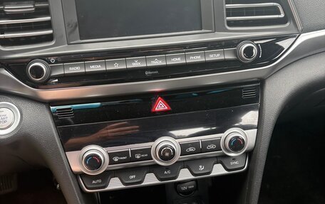 Hyundai Elantra VI рестайлинг, 2019 год, 2 000 000 рублей, 12 фотография