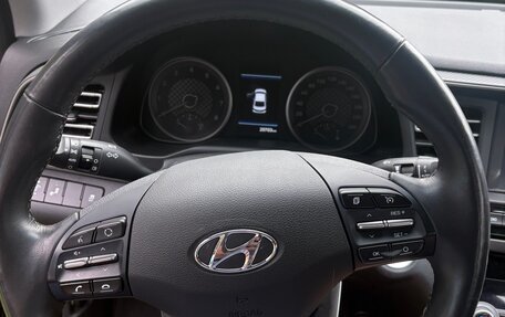 Hyundai Elantra VI рестайлинг, 2019 год, 2 000 000 рублей, 23 фотография