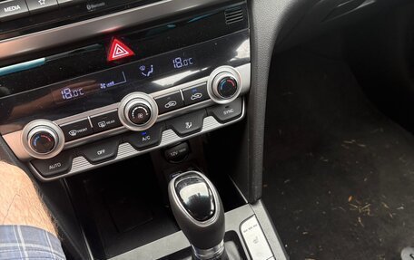 Hyundai Elantra VI рестайлинг, 2019 год, 2 000 000 рублей, 20 фотография