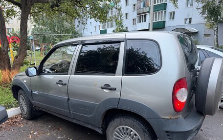 Chevrolet Niva I рестайлинг, 2011 год, 385 000 рублей, 4 фотография
