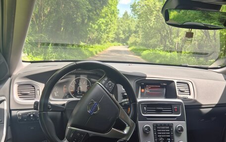 Volvo V60 Cross Country II, 2018 год, 2 380 000 рублей, 5 фотография