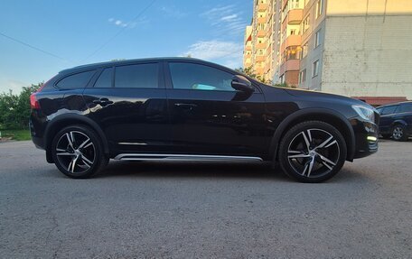 Volvo V60 Cross Country II, 2018 год, 2 380 000 рублей, 6 фотография