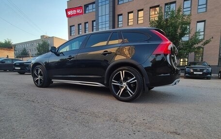 Volvo V60 Cross Country II, 2018 год, 2 380 000 рублей, 7 фотография