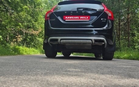Volvo V60 Cross Country II, 2018 год, 2 380 000 рублей, 3 фотография
