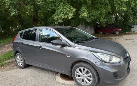 Hyundai Solaris II рестайлинг, 2011 год, 620 000 рублей, 1 фотография