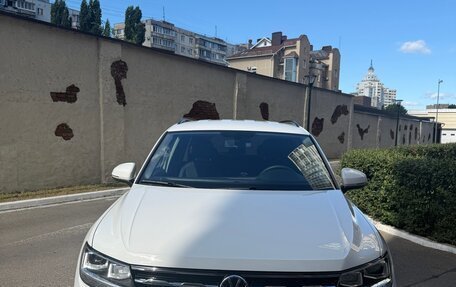 Volkswagen Tiguan II, 2021 год, 2 490 000 рублей, 1 фотография