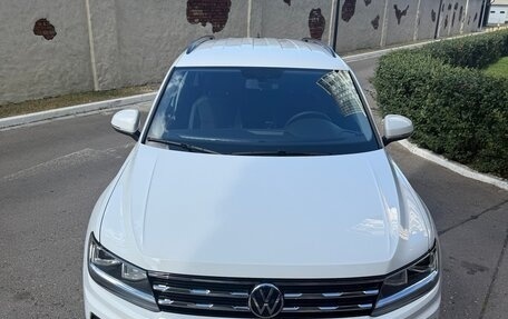 Volkswagen Tiguan II, 2021 год, 2 490 000 рублей, 2 фотография