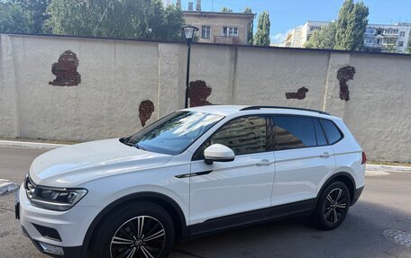 Volkswagen Tiguan II, 2021 год, 2 490 000 рублей, 3 фотография
