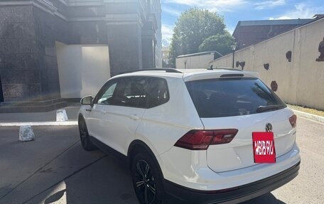 Volkswagen Tiguan II, 2021 год, 2 490 000 рублей, 6 фотография