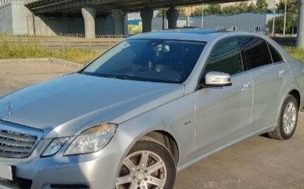 Mercedes-Benz E-Класс, 2012 год, 1 820 000 рублей, 3 фотография