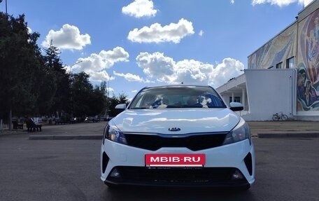 KIA Rio IV, 2020 год, 1 450 000 рублей, 2 фотография