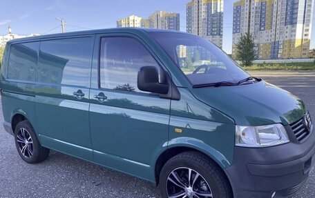 Volkswagen Transporter T5 рестайлинг, 2005 год, 1 100 000 рублей, 1 фотография
