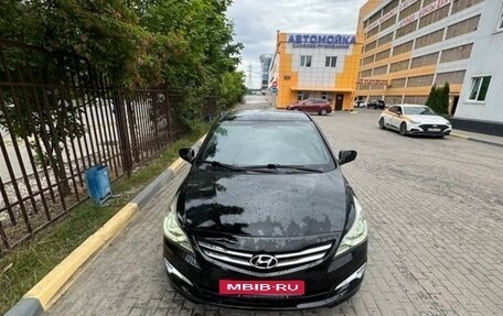 Hyundai Solaris II рестайлинг, 2013 год, 420 000 рублей, 1 фотография