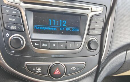 Hyundai Solaris II рестайлинг, 2014 год, 1 090 000 рублей, 12 фотография