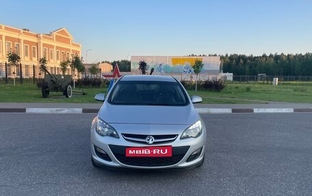 Opel Astra J, 2011 год, 600 000 рублей, 2 фотография