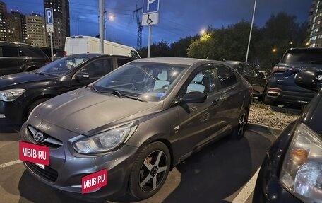 Hyundai Solaris II рестайлинг, 2011 год, 800 000 рублей, 3 фотография