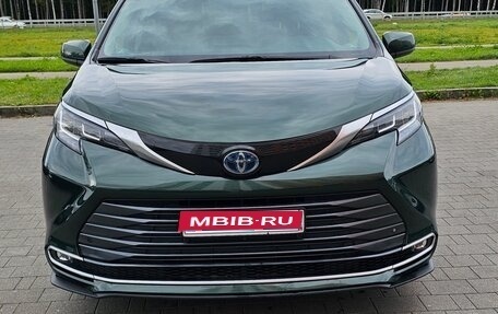 Toyota Sienna, 2021 год, 4 600 000 рублей, 1 фотография