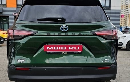 Toyota Sienna, 2021 год, 4 600 000 рублей, 8 фотография