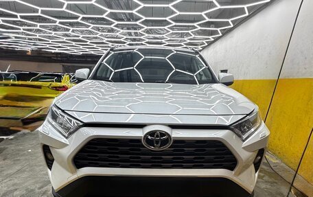 Toyota RAV4, 2020 год, 2 750 000 рублей, 2 фотография