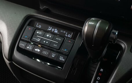 Honda Stepwgn IV, 2017 год, 1 849 000 рублей, 14 фотография