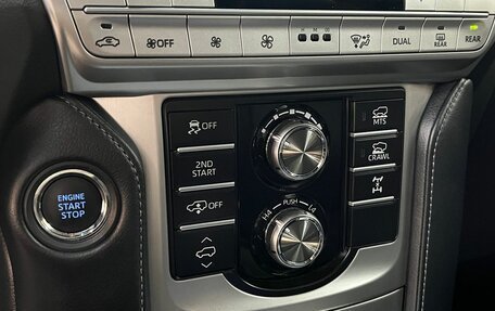 Toyota Land Cruiser Prado 150 рестайлинг 2, 2022 год, 7 599 900 рублей, 11 фотография