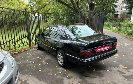 Mercedes-Benz E-Класс, 1994 год, 500 000 рублей, 1 фотография