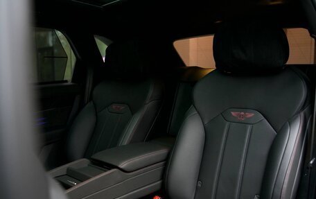 Bentley Bentayga I, 2022 год, 30 000 000 рублей, 15 фотография