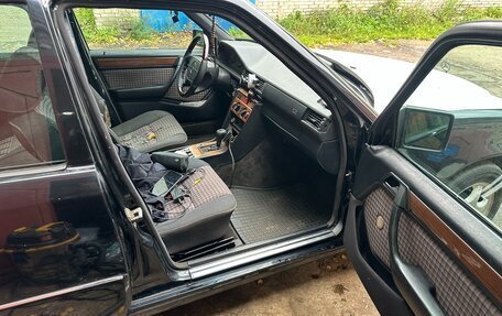 Mercedes-Benz E-Класс, 1994 год, 500 000 рублей, 3 фотография