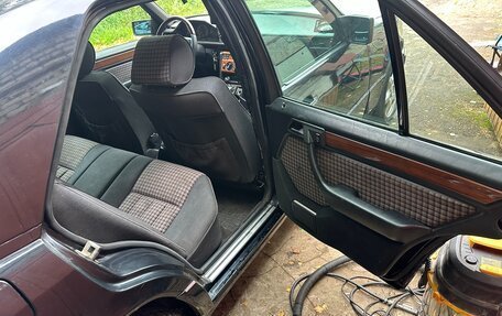 Mercedes-Benz E-Класс, 1994 год, 500 000 рублей, 4 фотография
