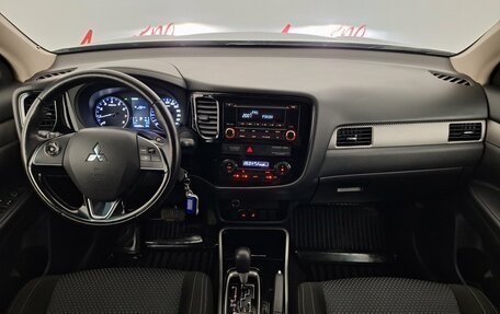 Mitsubishi Outlander III рестайлинг 3, 2018 год, 1 799 000 рублей, 9 фотография
