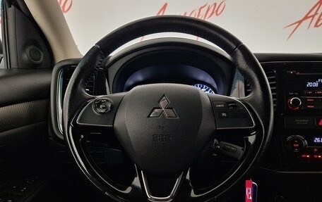 Mitsubishi Outlander III рестайлинг 3, 2018 год, 1 799 000 рублей, 11 фотография