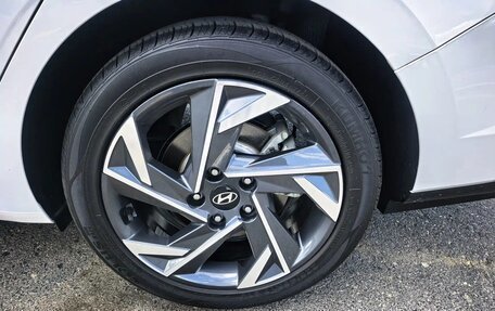Hyundai Elantra, 2023 год, 1 670 000 рублей, 18 фотография